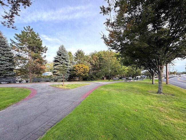 Building Photo - 848 Main St