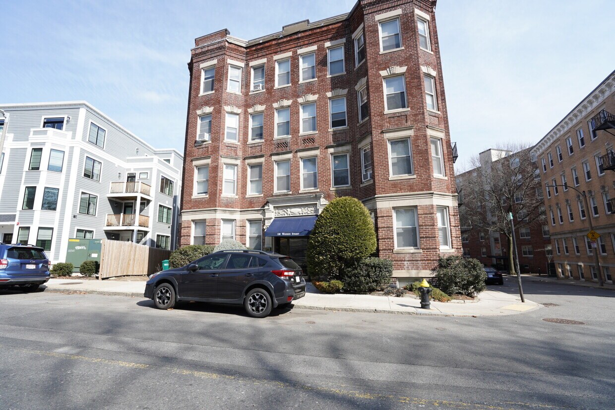 Primary Photo - 110 Warren St
