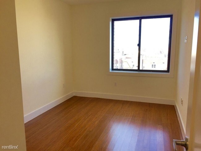 Building Photo - 2 br, 1 bath  - 2528 30th Dr Penthouse