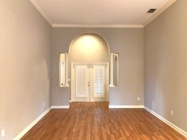 Building Photo - BEAUTIFUL SINGLE FAMILY HOME IN GATED COMM...