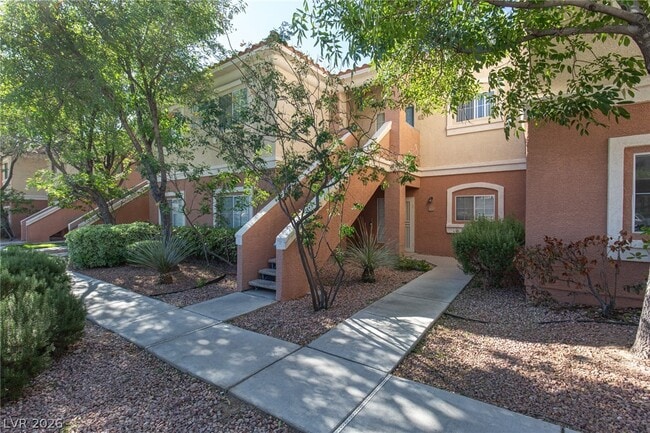 Building Photo - 10553 Pine Glen Ave