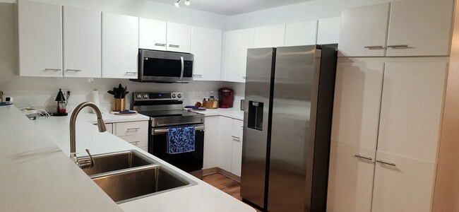 Building Photo - 2448 Carriage Ct