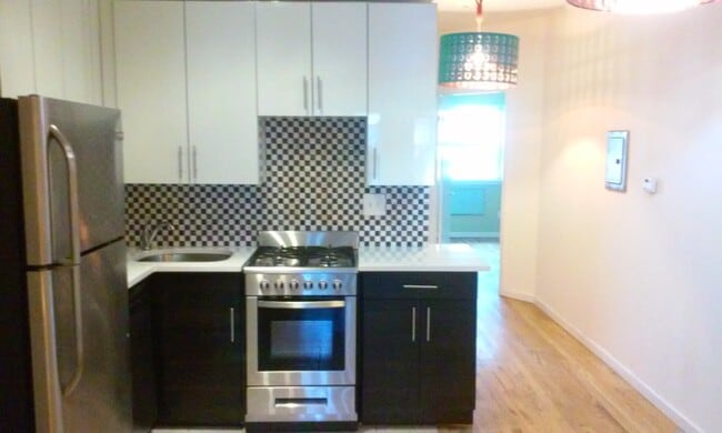 Building Photo - 271 Hull St