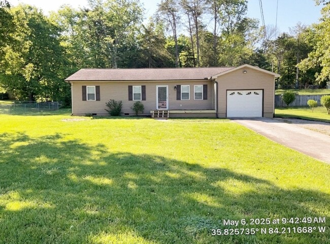 Building Photo - ** ~~ Beautiful 3 bedroom 2 bath house in ...