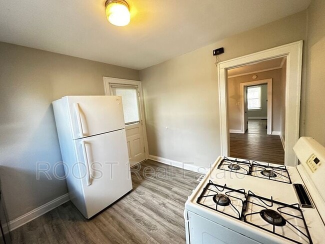 Building Photo - 732-734-734 E Deshler Ave