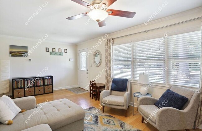 Building Photo - 2985 Westbury Dr