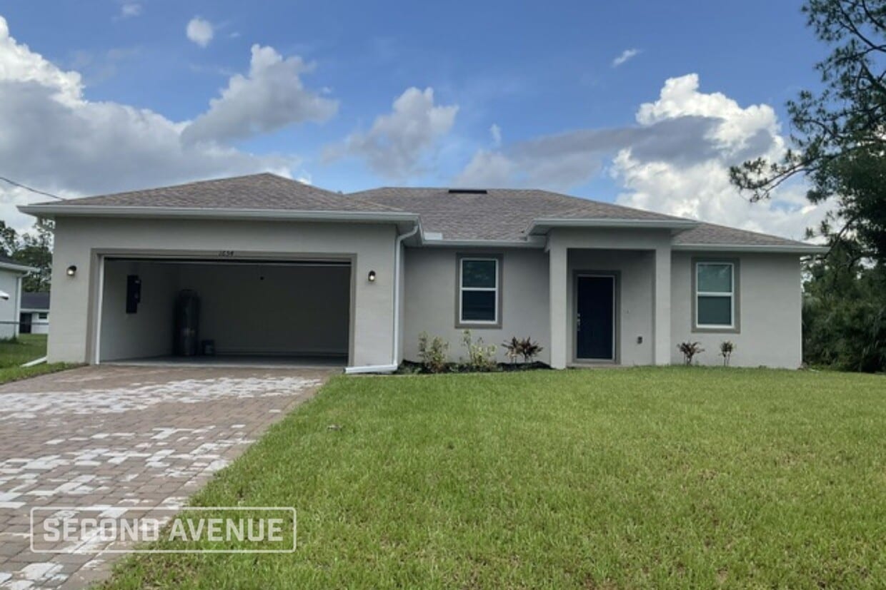 Foto principal - 1654 Russellville St