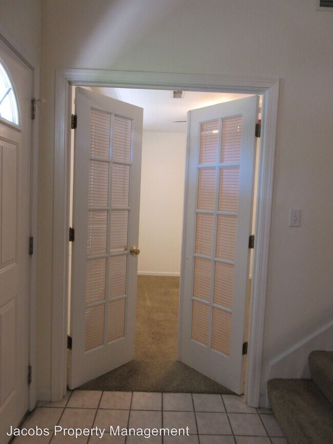 Foto del edificio - 1619-1621 Juniper Dr