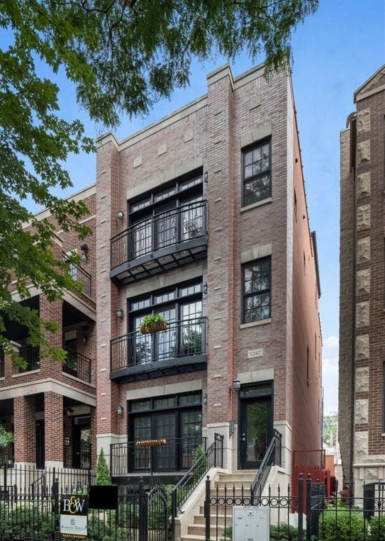 Facade - 3247 N Clifton Ave