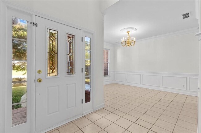 Foto del edificio - 235 Arbor Creek Way