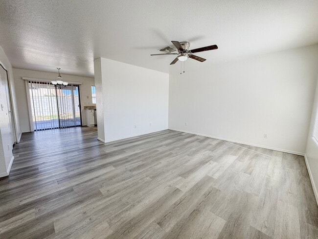 Foto del edificio - 3Bed/2Bath Home 2 Car GAR on 111th Ave/Oli...