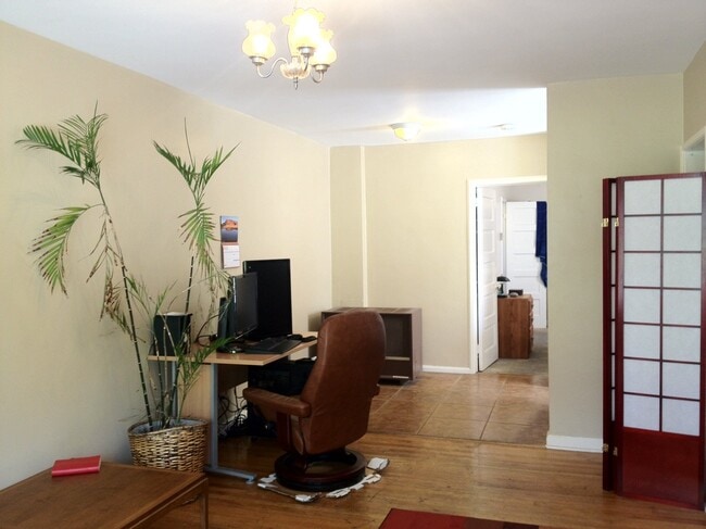 Building Photo - 1169 E 200 S