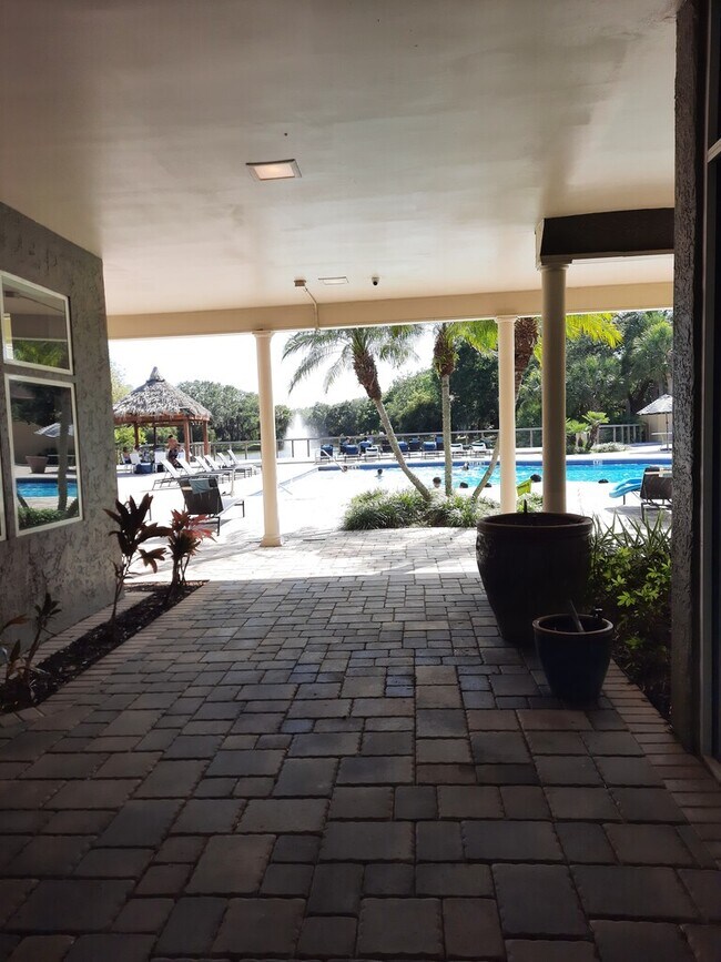 Foto del edificio - 5580 Baywater Dr