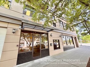Building Photo - 1404 E Yesler Wy