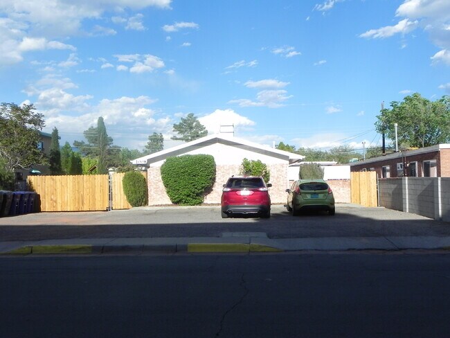 Building Photo - 1008 Madeira Dr SE