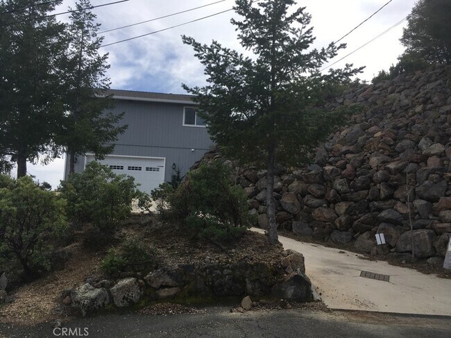 Building Photo - 8115 Mountain Crest Dr