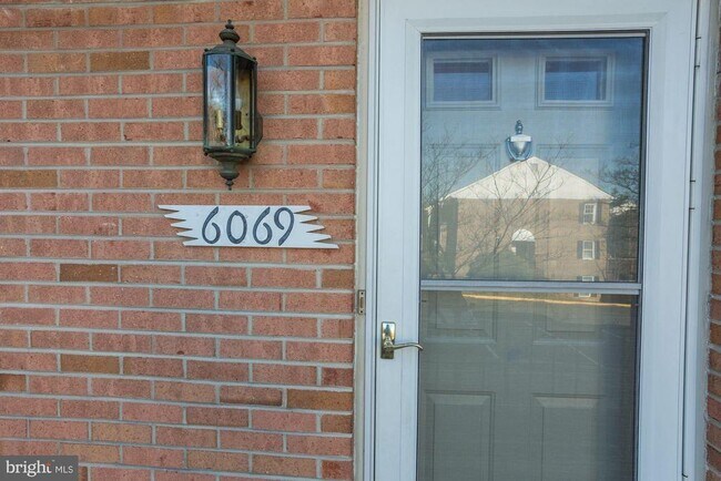 Foto del edificio - 6069 Crown Royal Cir