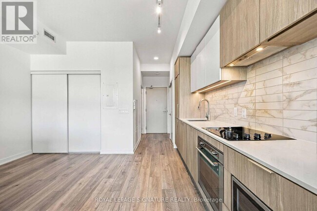 Building Photo - 2020 Bathurst St