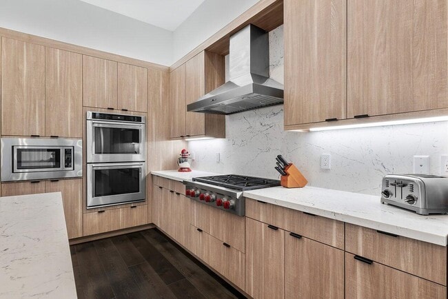 Building Photo - 9109 Fiano Pl