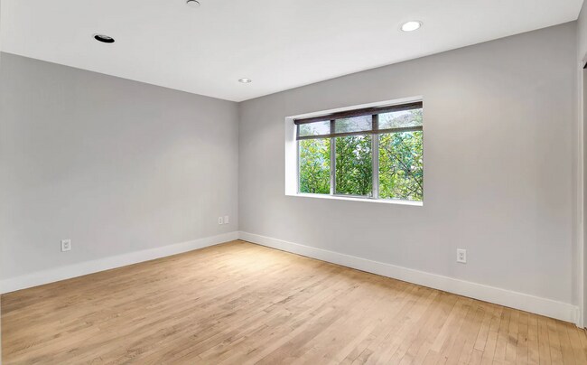 Building Photo - 6396 Weidlake Dr
