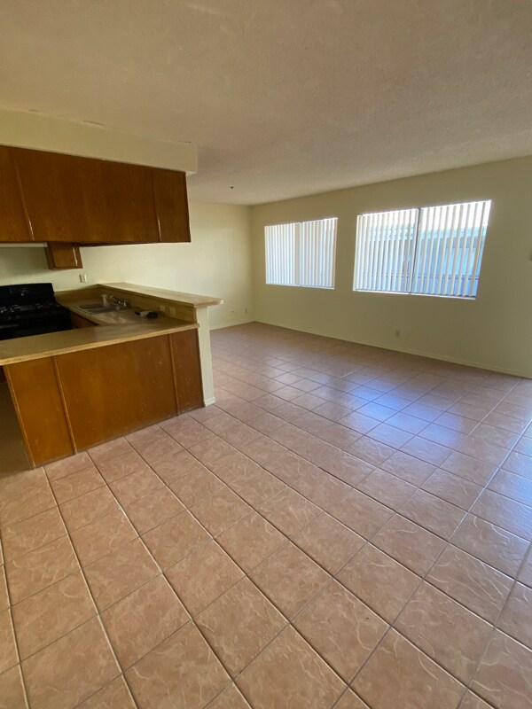Foto del edificio - 4063 W 130th St