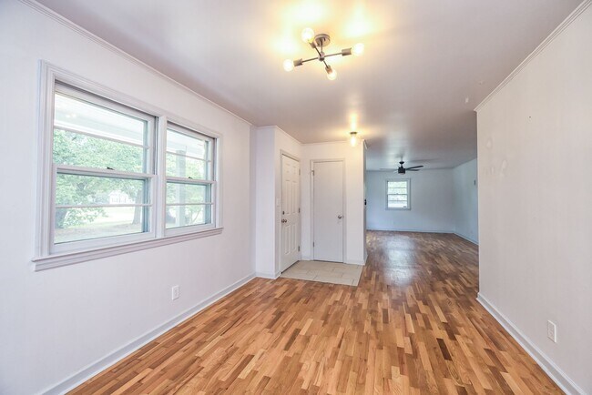 Foto del edificio - 9 Castlewood Dr