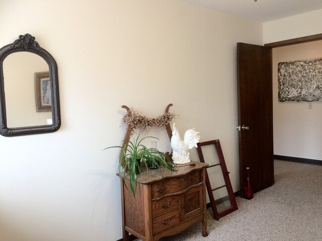 Building Photo - 1331 W 3rd St