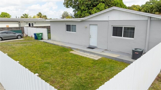 Foto del edificio - 5045 NW 186th St
