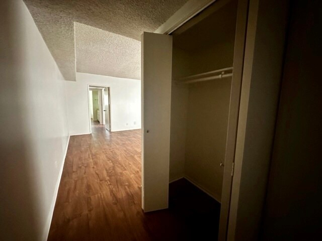 Entrada con closet - 1843 Thayer Ave