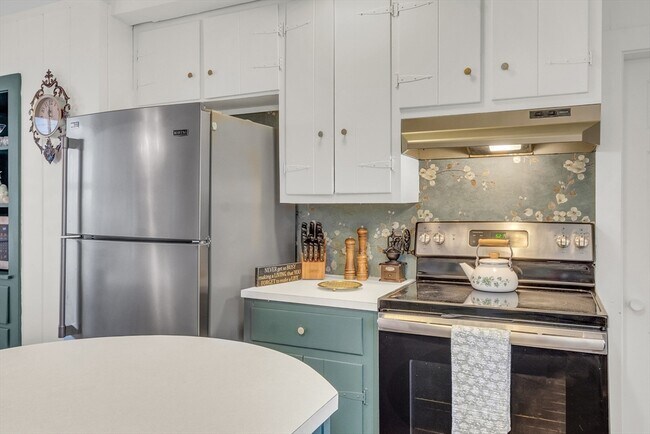 Building Photo - 205 Main St