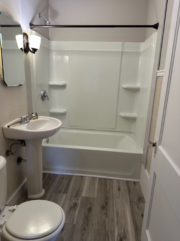 Building Photo - 1611 Green Bay St