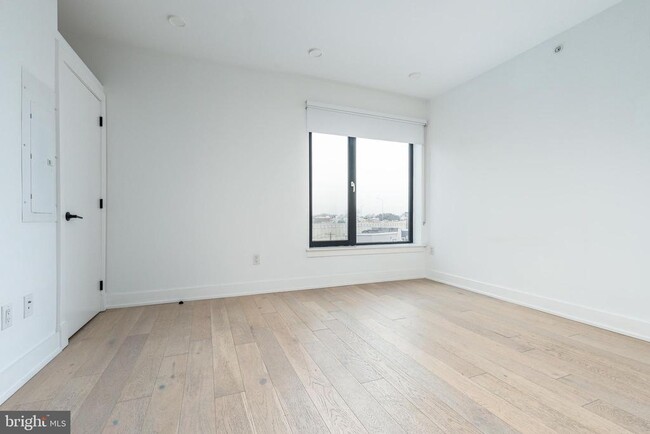 Building Photo - 965 Frankford Ave