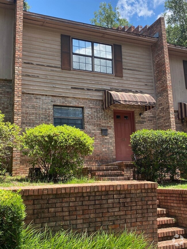 Building Photo - 805 Pine St