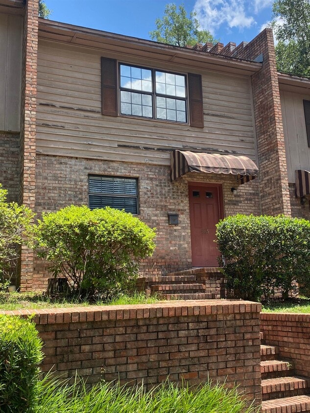 Primary Photo - 805 Pine St