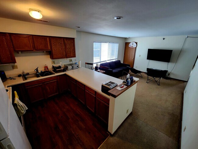 Foto del edificio - 3377 N Oakland Ave