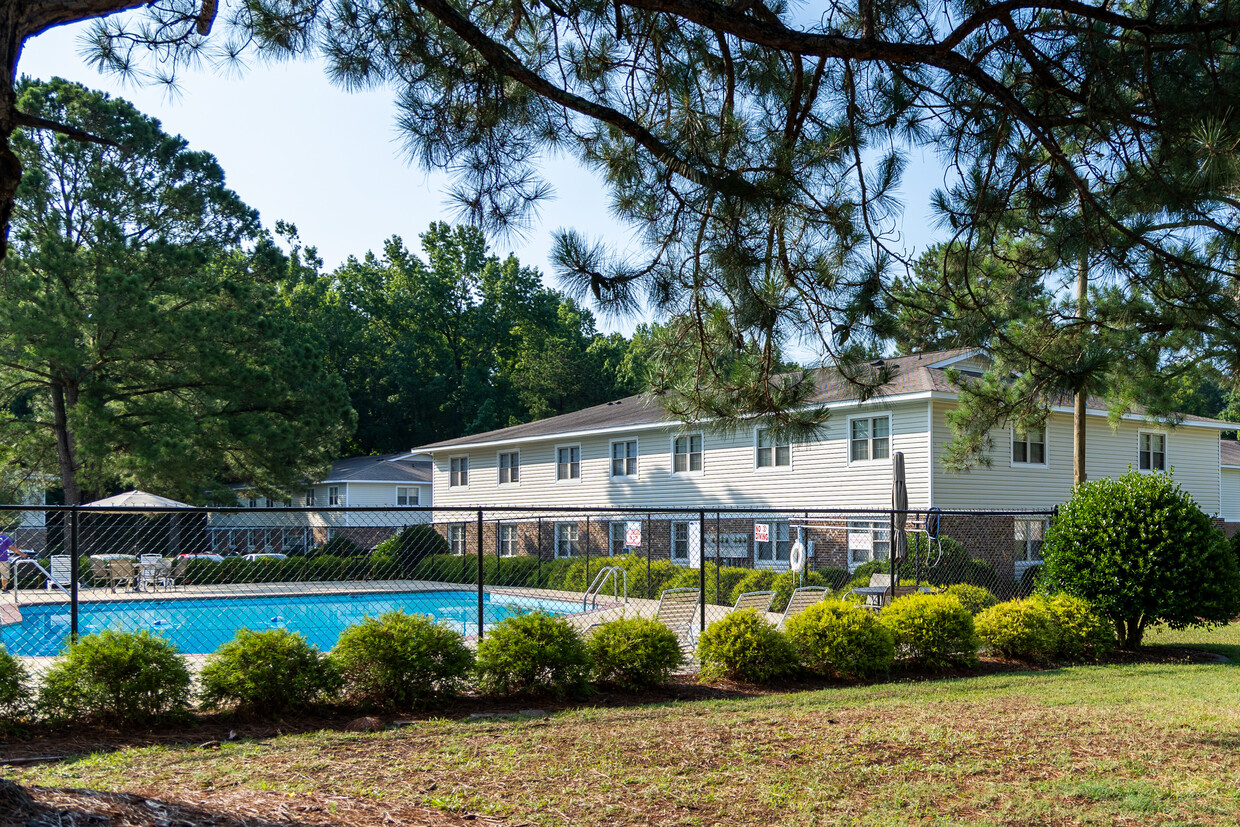 Eastbrook Exterior & Pool - Eastbrook and Village Green Apartments