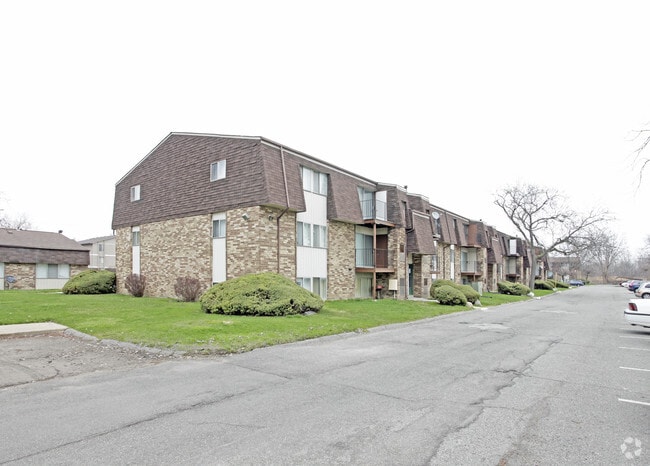 Building Photo - The Glens Apartments