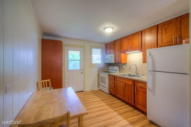Building Photo - 1 br, 1 bath Apartment - 45 Amauulu Rd