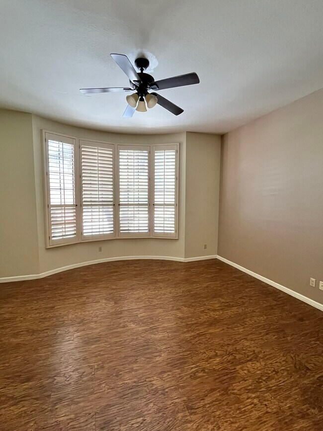 Foto del edificio - 7955 E Chaparral Rd