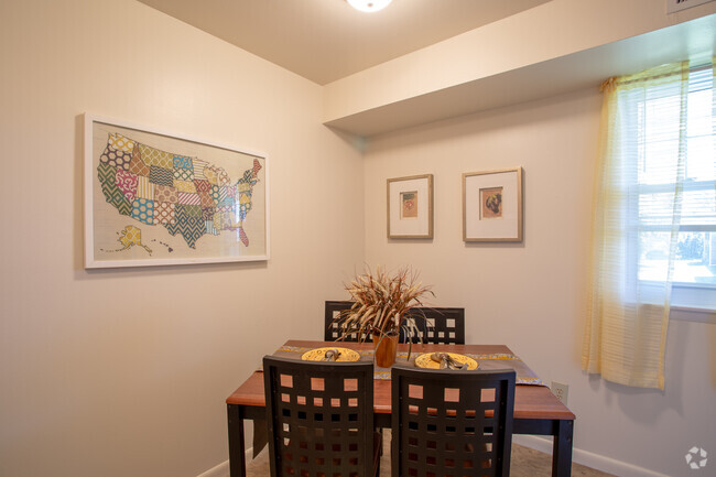 Dining Room - Pickwick Apartments