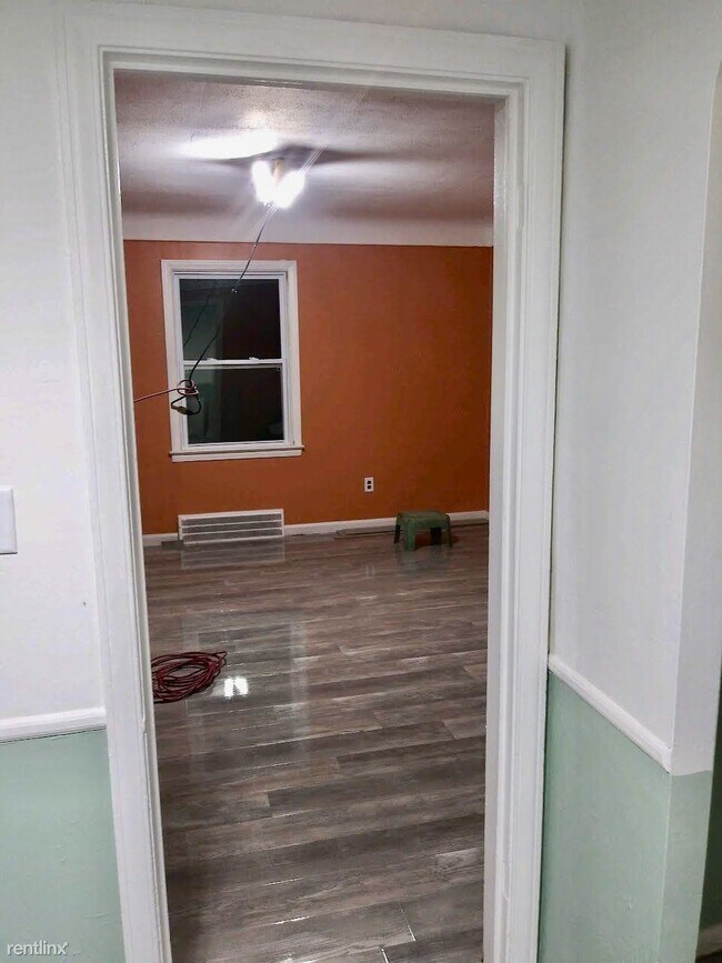 Building Photo - 2 br, 1 bath House - 18759 McCormick St