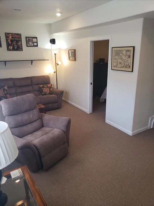 Foto del edificio - 1475 Live Oak Rd