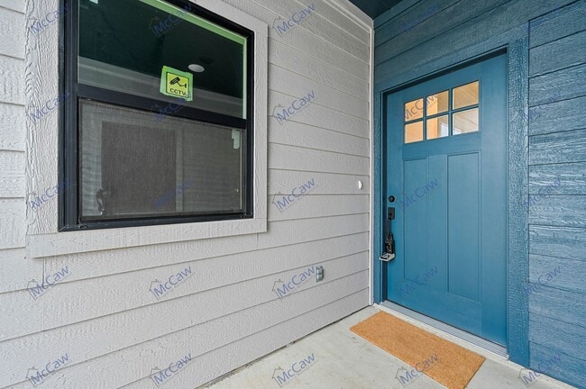 Building Photo - Incredible 3/2.5/1 Duplex Near Bishop Arts!