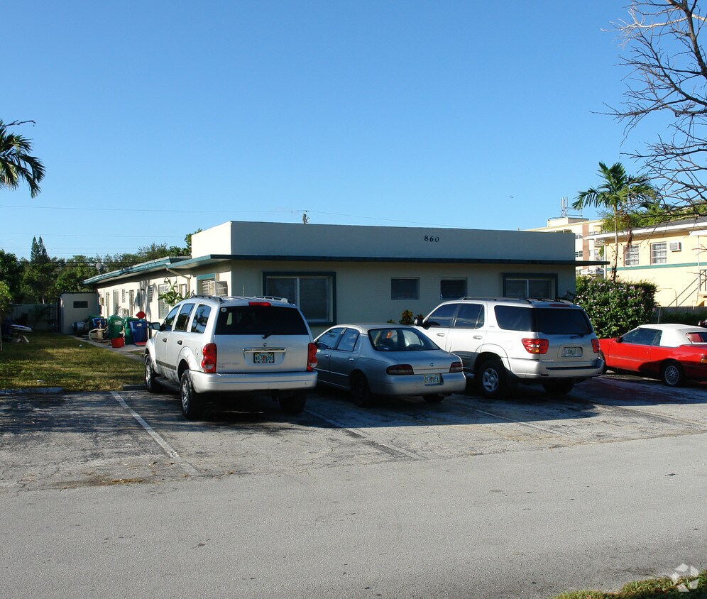 Foto del edificio - 860 NE 90th St