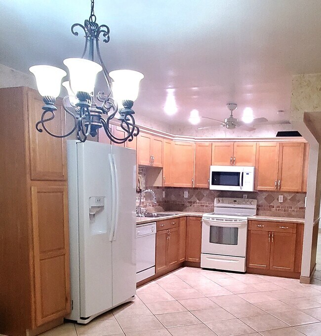 Photo - 2076 E Bond Dr House