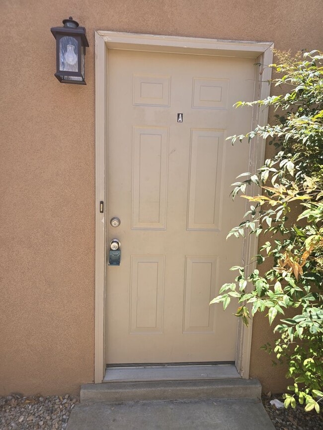 Building Photo - Updated 2 bedroom in Rio Rancho