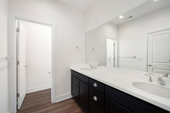 Foto del edificio - 5112 Ward Rd
