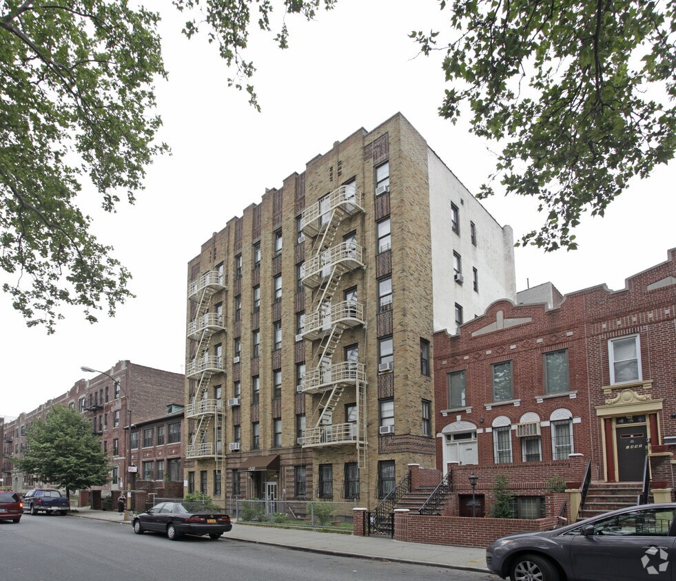 Primary Photo - 1500 Carroll St