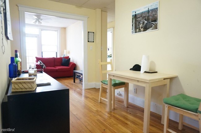 Building Photo - 2 br, 1 bath  - 11 Carol Ave # 16