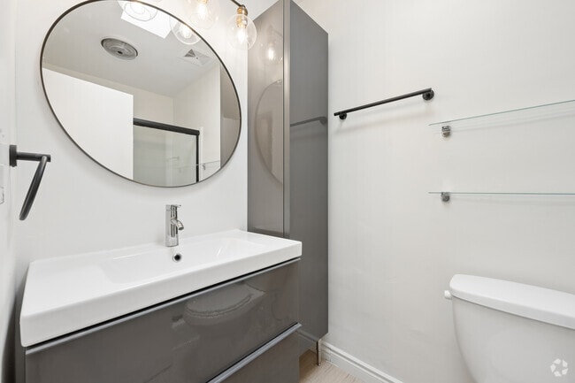 2BR, 2BA - 1000SF - Primary Bathroom - 10844 Rose Ave
